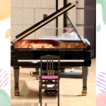 発表会で生徒さんがエレクトーンを演奏している様子。