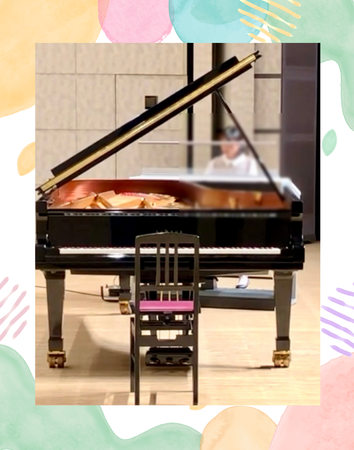 発表会で生徒さんがエレクトーンを演奏している様子。